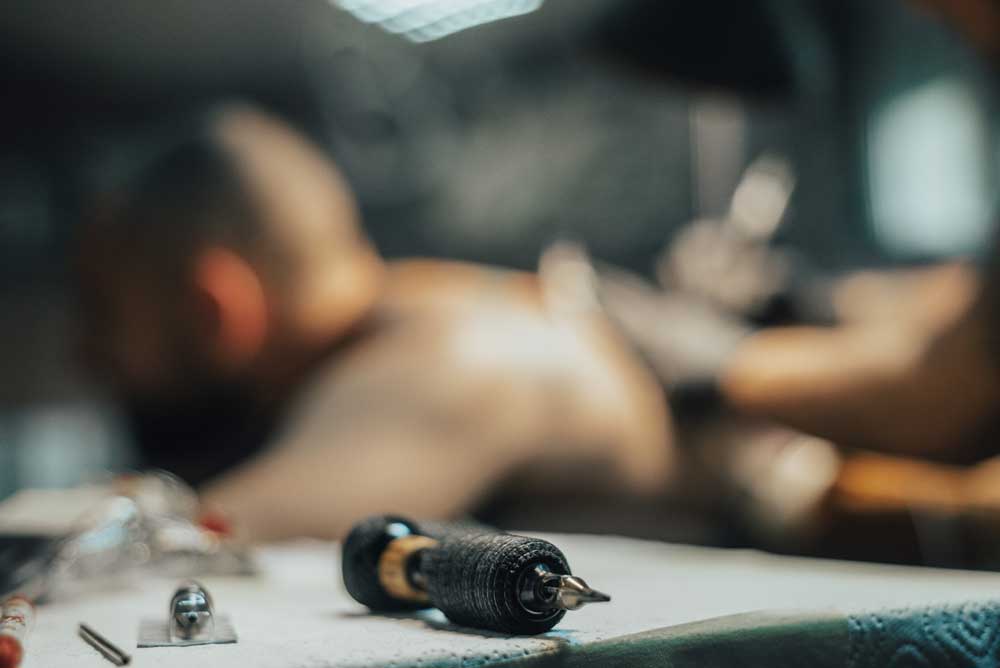 SCRTATTOO, tu estudio de tatuajes, uñas y trenzas en Noia